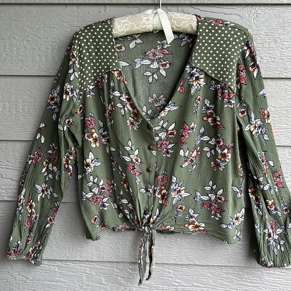 Top - Picture 1 of 5